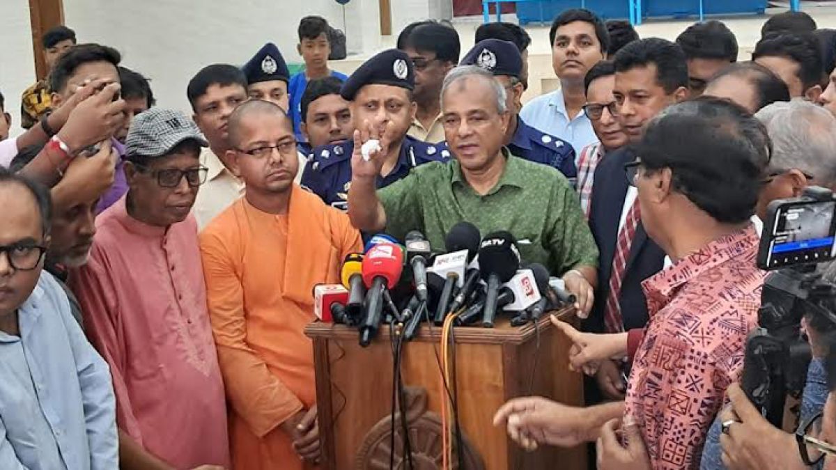 উৎসবমুখর পরিবেশে পূজা অনুষ্ঠিত হবে: স্বরাষ্ট্র উপদেষ্টা