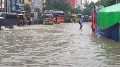 রাত থেকে বৃষ্টি, ঢাকার বিভিন্ন এলাকায় জলাবদ্ধতা