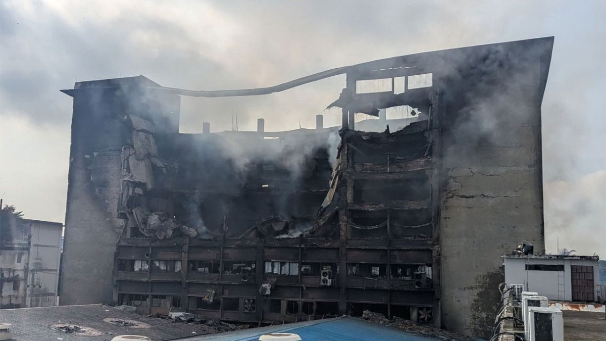 প্রায় ১৭ ঘণ্টা পর নিয়ন্ত্রণে এলো চট্টগ্রাম ইপিজেডের আগুন