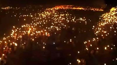 তিস্তা বাঁচাতে বিএনপির উদ্যোগে হাজারো মানুষের মশাল প্রজ্বলন