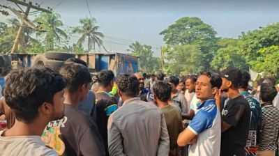 পাবনায় ট্রাকচাপায় বিদ্যালয়ের দুই শিক্ষার্থীসহ নিহত ৩