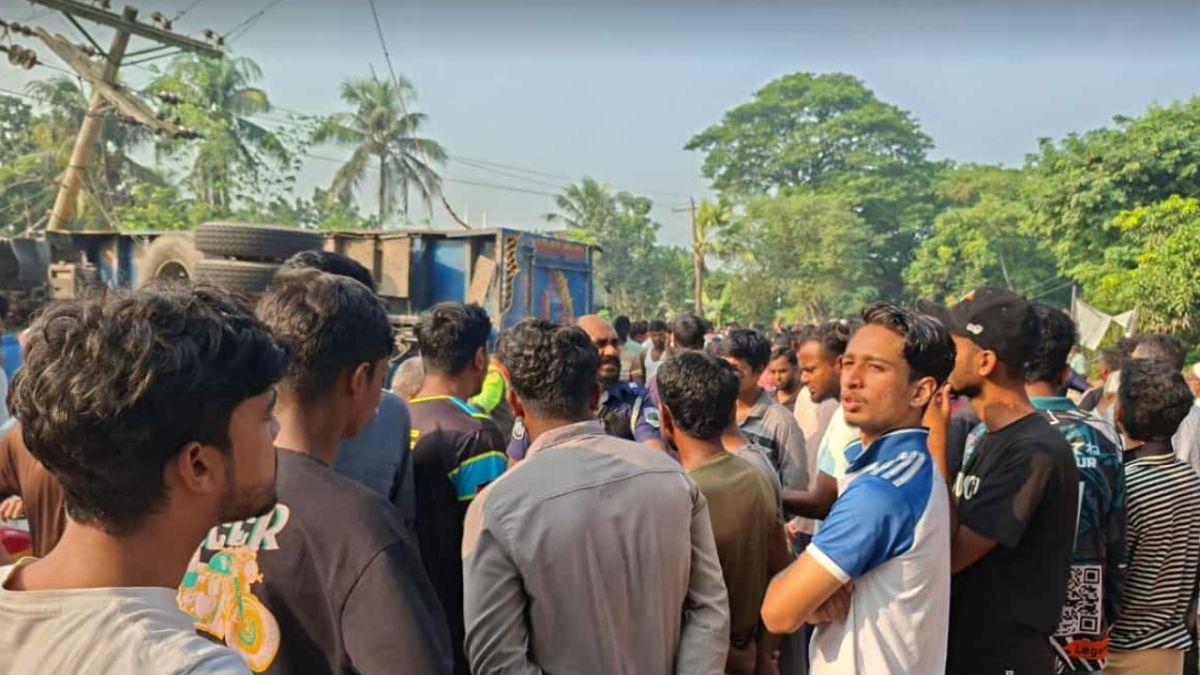 পাবনায় ট্রাকচাপায় বিদ্যালয়ের দুই শিক্ষার্থীসহ নিহত ৩