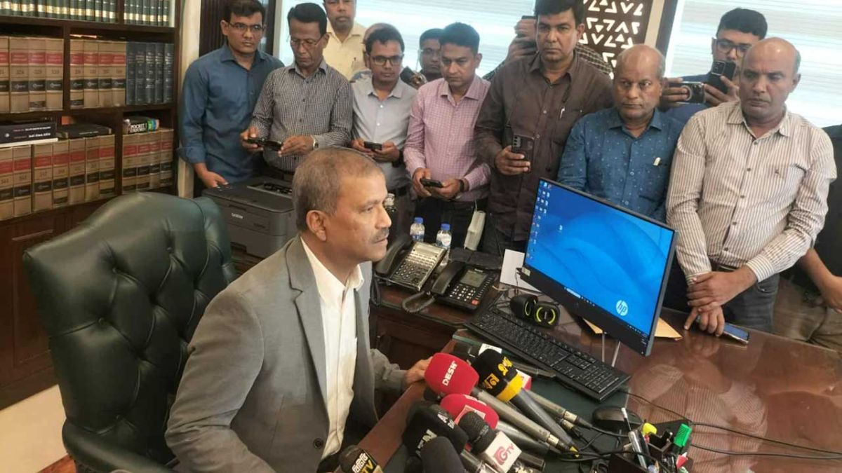 শেখ হাসিনাকে দেশে আনতে ভারতের কাছে আবারও চিঠি লিখব : আইন উপদেষ্টা