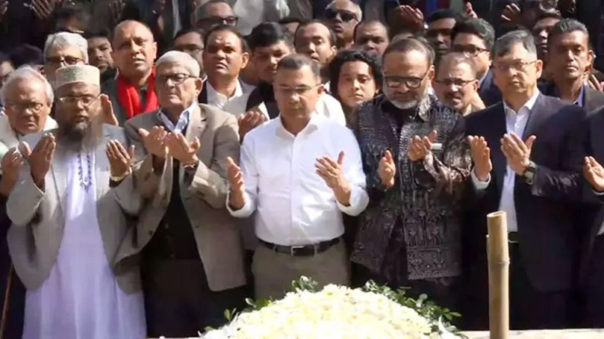 শহীদ ওসমান হাদির কবর জিয়ারত করলেন তারেক রহমান