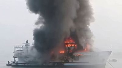 সেন্ট মার্টিনগামী জাহাজে আগুন