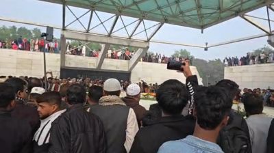 জুমার দিনে খালেদা জিয়ার কবর জিয়ারত করতে মানুষের ঢল