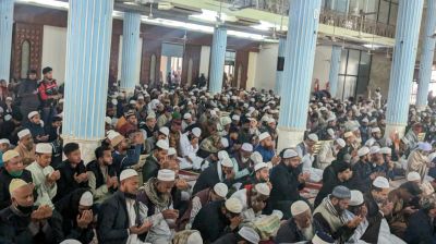 খালেদা জিয়ার রুহের মাগফিরাত কামনায় বায়তুল মোকাররমে বিশেষ দোয়া