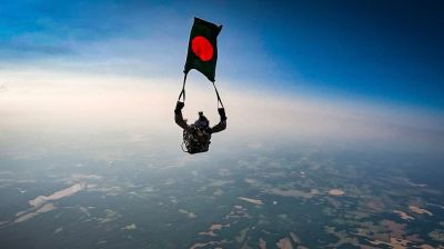 স্কাইডাইভিংয়ে সর্বাধিক পতাকা উড়িয়ে গিনেস রেকর্ড বাংলাদেশের