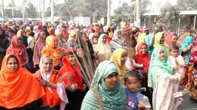কুষ্টিয়ায় আমির হামজার বিরুদ্ধে ঝাড়ু মিছিল