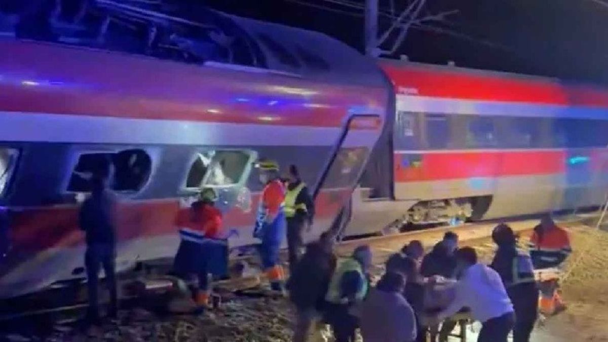 স্পেনে ভয়াবহ ট্রেন দুর্ঘটনা, নিহত অন্তত ২১