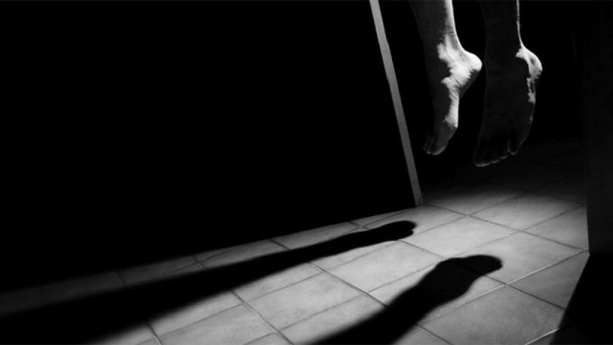 দেবীদ্বারে বিউটি পার্লার থেকে কলেজছাত্রীর ঝুলন্ত মরদেহ উদ্ধার