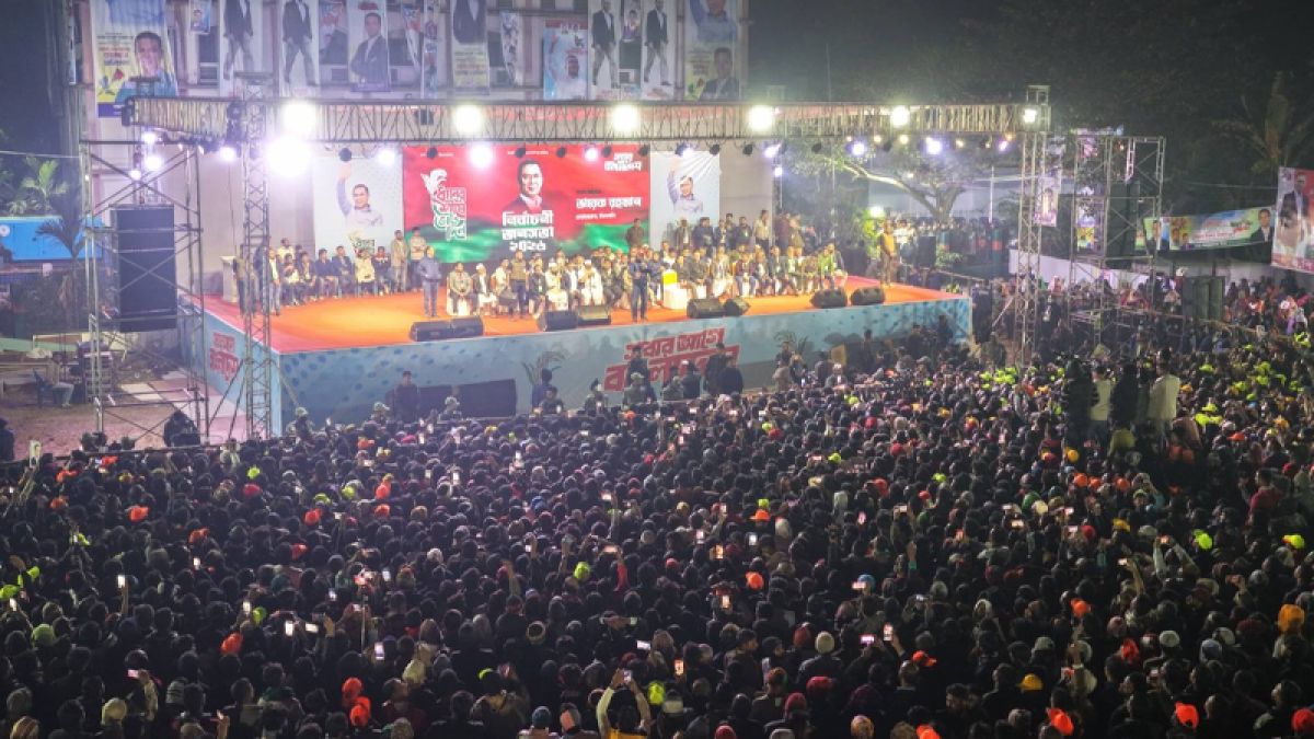 ১৬ ঘণ্টায় সাত জেলায় সমাবেশ, ভোরে ঢাকায় ফিরলেন তারেক রহমান