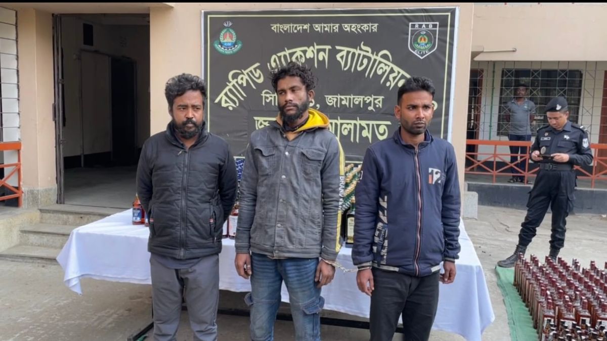 জামালপুরে ভারতীয় মদসহ আটক ৩