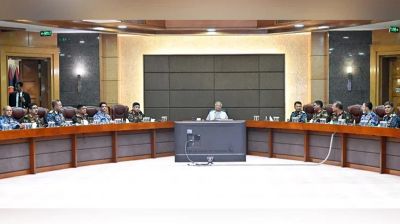 নির্বাচনে সশস্ত্র বাহিনীকে পেশাদারিত্ব ও নিরপেক্ষ ভূমিকার নির্দেশনা প্রধান উপদেষ্টার