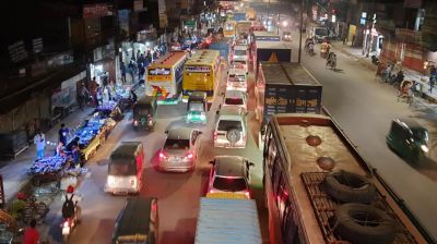 বাড্ডায় দুই বাসের চাপায় প্রাণ গেল ব‍্যাংক কর্মচারীর