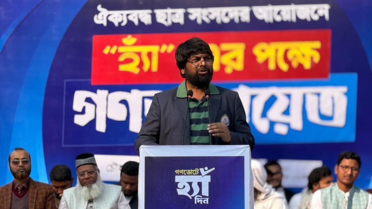 মঞ্চে উঠতেই শিক্ষার্থীদের দুয়োধ্বনি শুনলেন শাবিপ্রবি উপাচার্য