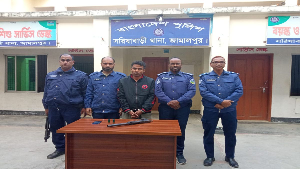 সরিষাবাড়ীতে সেনাবাহিনীর অভিযানে আগ্নেয়াস্ত্র ও গুলিসহ যুবক গ্রেপ্তার