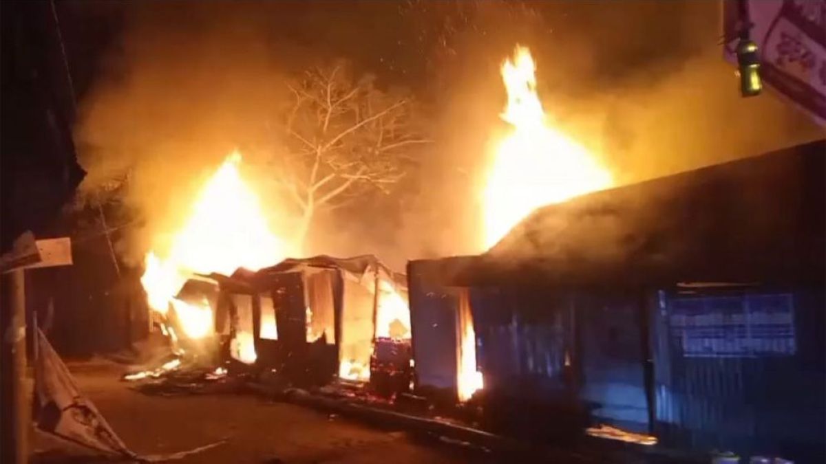 ব্রাহ্মণবাড়িয়ায় বিএনপি কার্যালয়ে অগ্নিসংযোগ