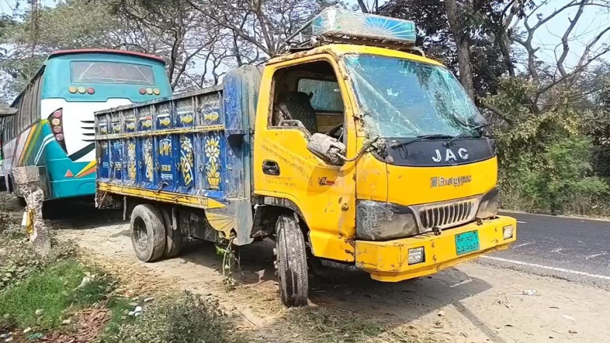 ঢাকা-বরিশাল মহাসড়কে ২ জনের প্রাণহানি