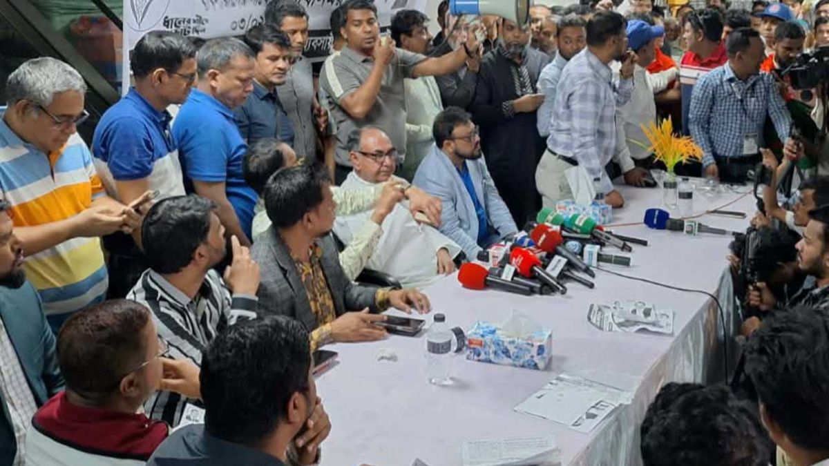 ‘অল্প পানির মাছ বেশি পানিতে গেলে যেমন করে, তাদের অবস্থা এমন হয়ে গেছে’