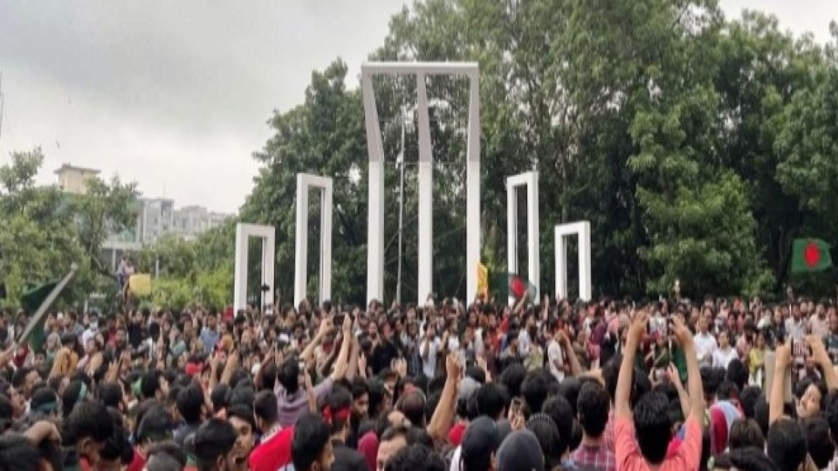 সিলেটে ডিপ্লোমা ইঞ্জিনিয়ারিং শিক্ষার্থীদের সড়ক অবরোধ, তীব্র যানজট