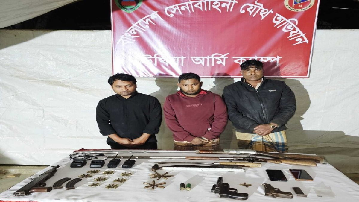 কক্সবাজারে অস্ত্র ও গোলাবারুদসহ আটক ৩