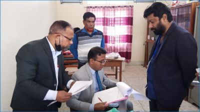 ফরিদপুরে ভোটকেন্দ্রে টাকা বিতরণ, বিএনপির পোলিং এজেন্টকে জরিমানা