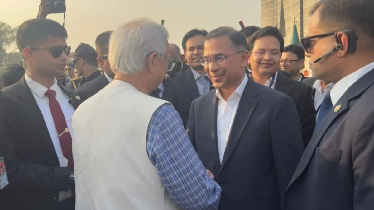 প্রধানমন্ত্রী তারেক রহমানের সঙ্গে ড. ইউনূসের শুভেচ্ছা বিনিময়