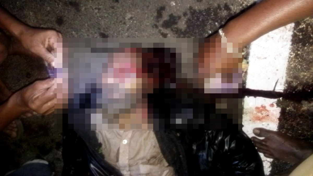 সড়কের পাশ থেকে বৃদ্ধার রক্তাক্ত মরদেহ উদ্ধার