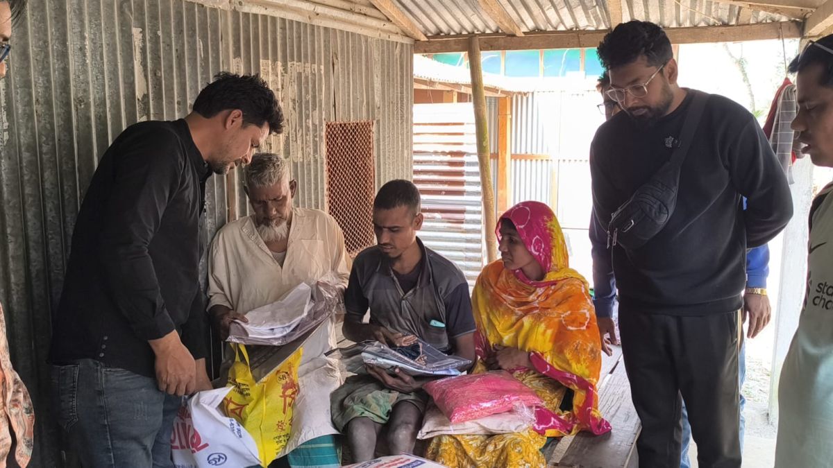 মা নেই, বাবা অসুস্থ; প্রতিবন্ধী দুই সন্তানের বাঁচার লড়াইয়ে মানবিক সহায়তা