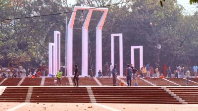 রং-তুলির ছোঁয়ায় প্রস্তুতির শেষ পর্যায়ে শহীদ মিনার প্রাঙ্গণ