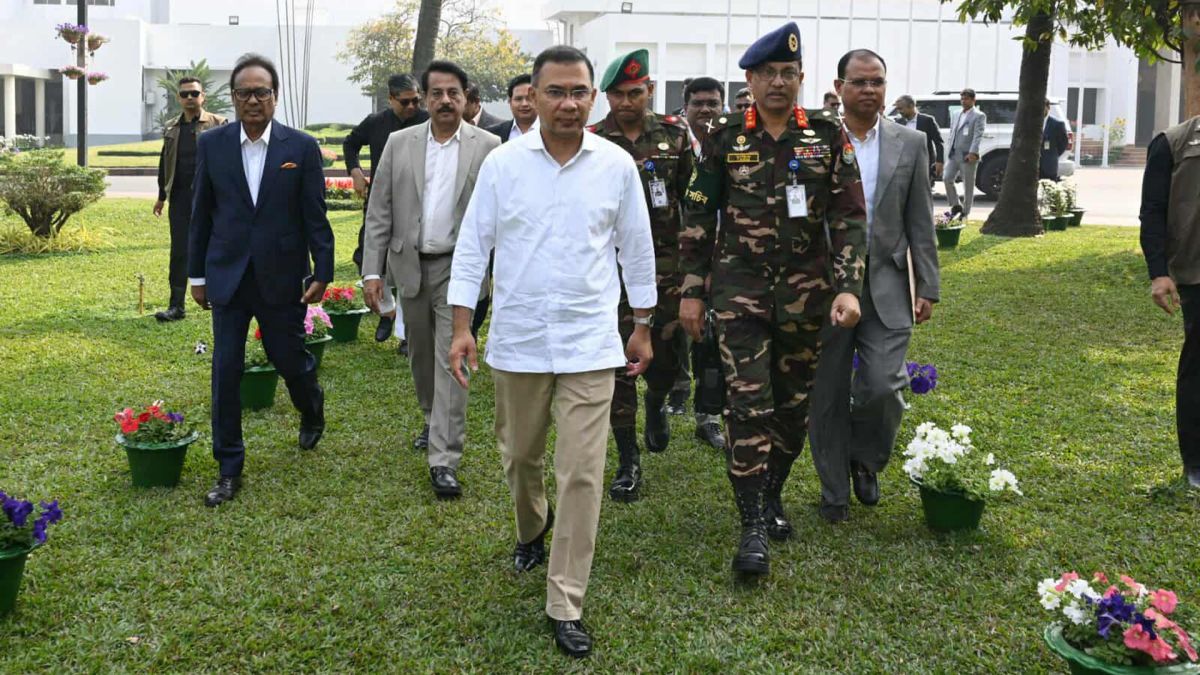 ছুটির দিনে প্রথমবার তেজগাঁওয়ে অফিস করলেন প্রধানমন্ত্রী তারেক রহমান