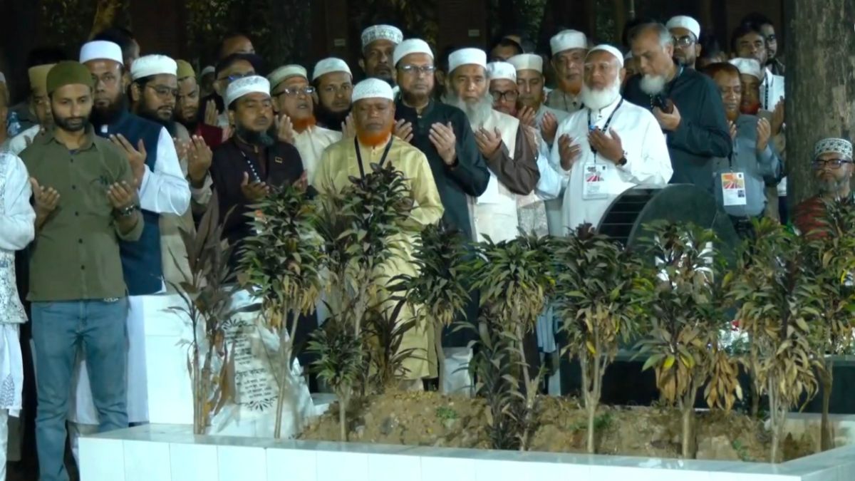 ভাষাশহীদদের কবর জিয়ারত করলেন জামায়াত আমির