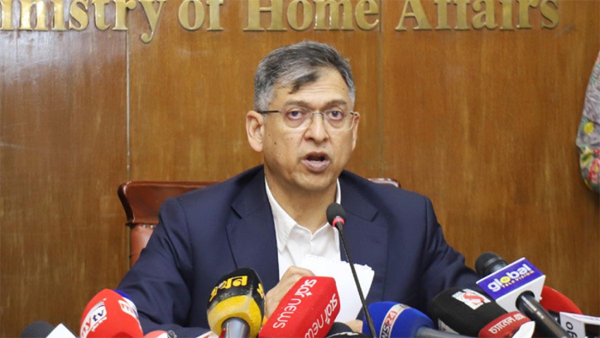 পুলিশের কাজে অবৈধভাবে কেউ বাধা দিতে পারবে না: স্বরাষ্ট্রমন্ত্রী