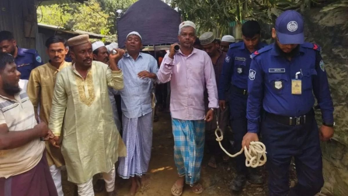দুইদিন আগে হাতকড়া পরে মায়ের জানাজায়, সেই দুই ভাই হারালেন বাবাকেও