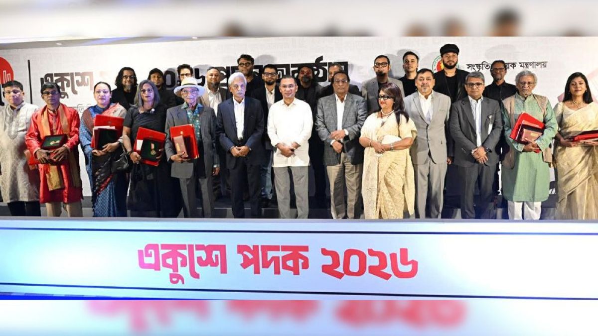 একুশে পদক প্রদান করলেন প্রধানমন্ত্রী