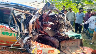 ঢাকা-বরিশাল মহাসড়কে ট্রলি ও অ্যাম্বুলেন্সের সংঘর্ষে নিহত ১