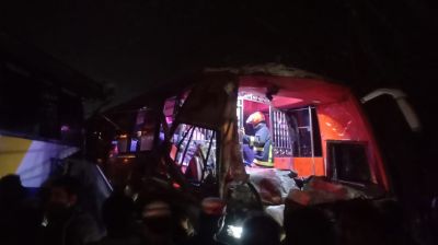 বরিশালে দুই বাসের মুখোমুখি সংঘর্ষে চালক নিহত, আহত ২০