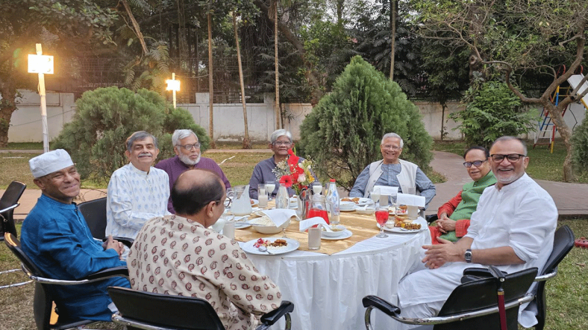 ফাওজুল কবিরের সরকারি বাসায় সাবেক উপদেষ্টাদের মিলনমেলা