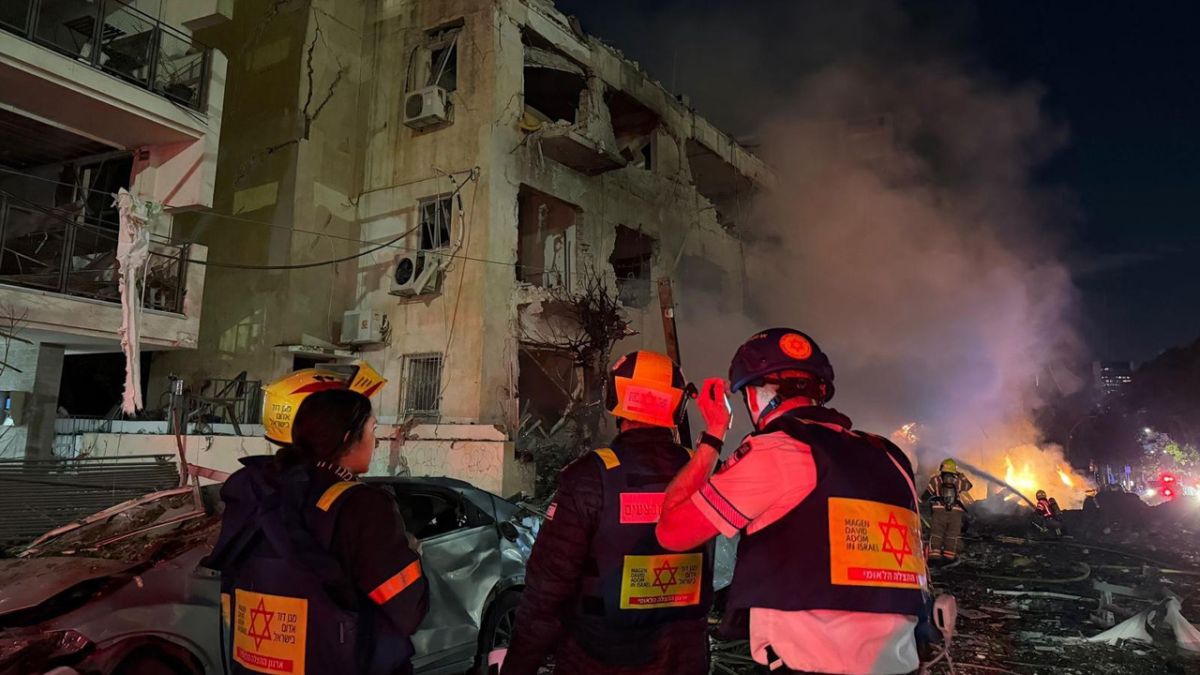 যুদ্ধ শুরুর পর ইসরায়েলে সবচেয়ে বড় হামলা চালাল ইরান