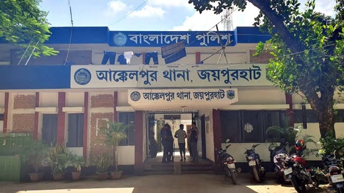 জয়পুরহাটে পারিবারিক কলহে পিতার ছুরিকাঘাতে পুত্র আহত