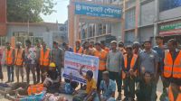 ৪ দফা দাবিতে জয়পুরহাট পৌরসভার শ্রমিকদের মানববন্ধন