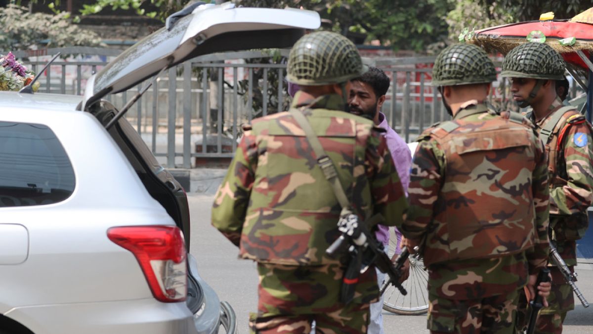 তেলের প্রধান ডিপোগুলোতে সেনা মোতায়েনের নির্দেশ