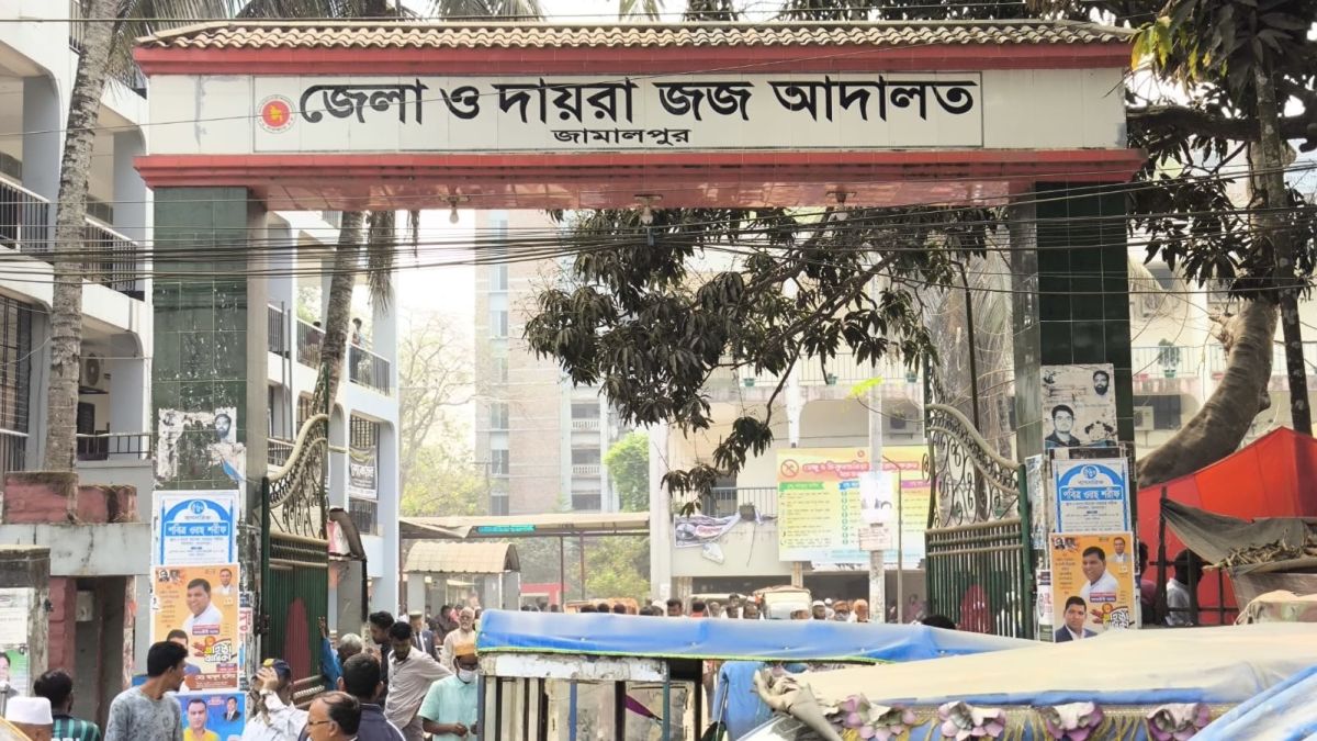 জামালপুরে স্বামীকে গাছে বেঁধে স্ত্রীকে গণধর্ষণ, তিনজনের মৃত্যুদণ্ড