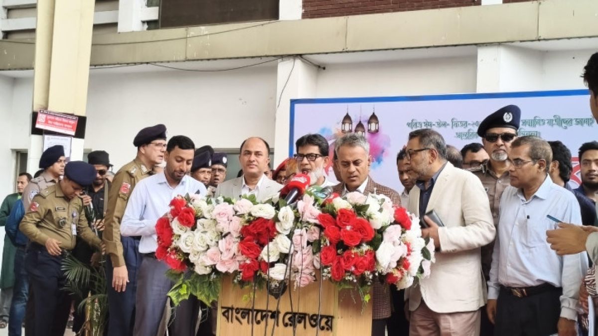 বাড়ছে না তেলের দাম, ঈদে ভাড়া বাড়ালে কঠোর ব্যবস্থার হুঁশিয়ারি মন্ত্রীর