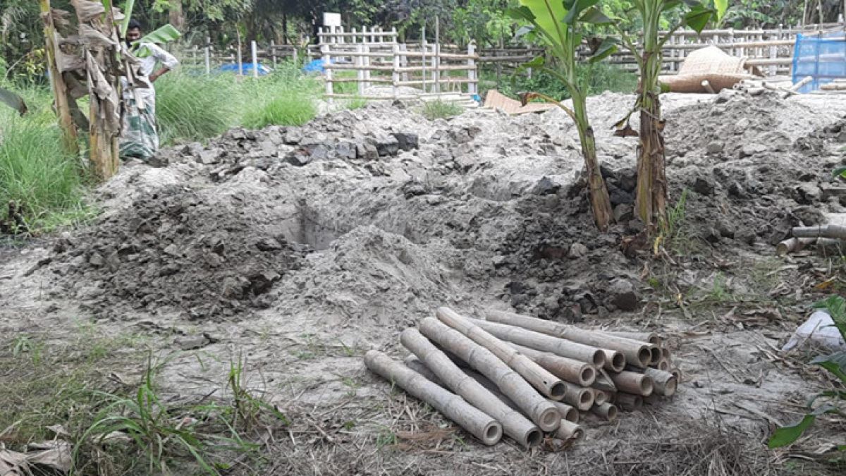 শোক কাঁদাচ্ছে প্রতিবেশীদেরও, পাশাপাশি একই পরিবারের ৯ লাশ