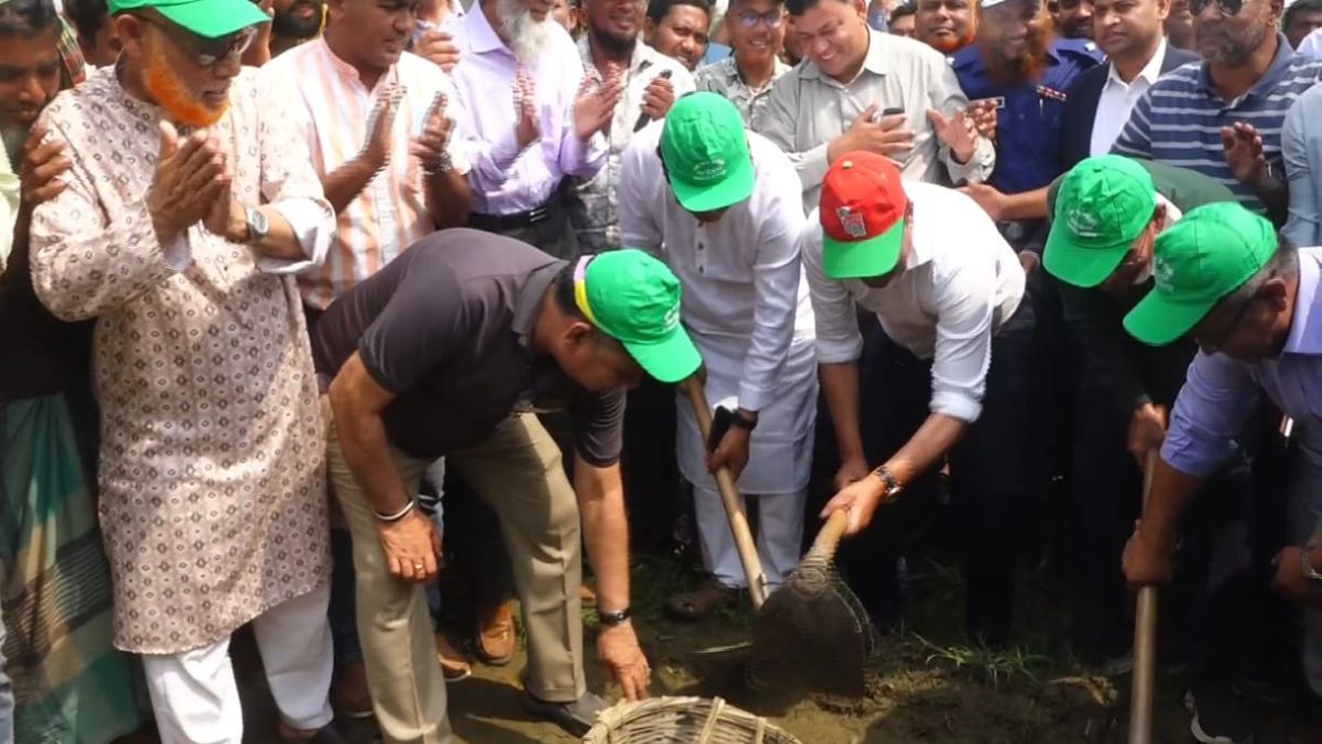 ৪০টি দেশে তেলের দাম বাড়লেও বাংলাদেশ বাড়েনি: প্রতিমন্ত্রী মিল্লাত