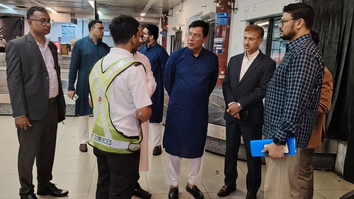 মন্ত্রীর পর বিমান প্রতিমন্ত্রী আকস্মিক বিমানবন্দর পরিদর্শন