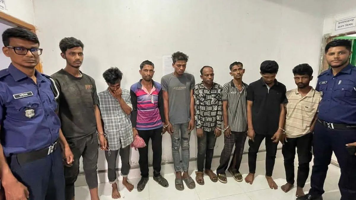 সোনারগাঁয়ে দেশীয় অস্ত্রসহ ডাকাত দলের ৮ সদস্য গ্রেপ্তার