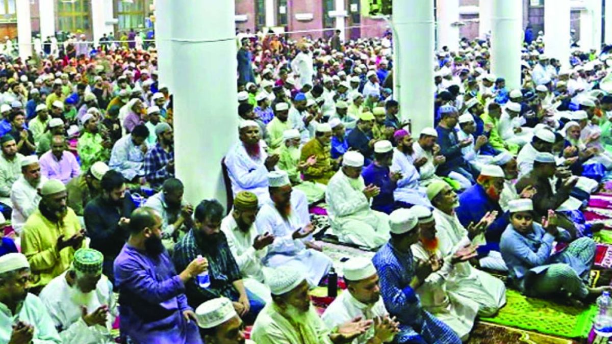 ইবাদত-বন্দেগির মধ্য দিয়ে পবিত্র শবেকদর পালিত